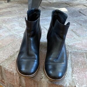 Cole Haan Black Leather Ankle Booties 9.5